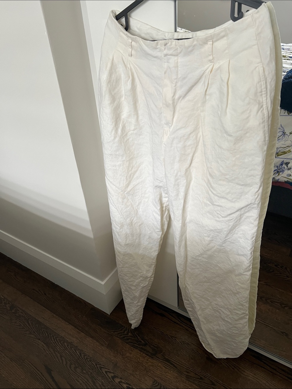Men's White Pleated Linen Blend Pants